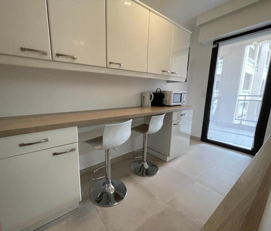Domaine D'Ahmosis, modern 2 bedrooms refurbished apartment, f3 moderne fraichement rénové Le Cannet Extérieur photo