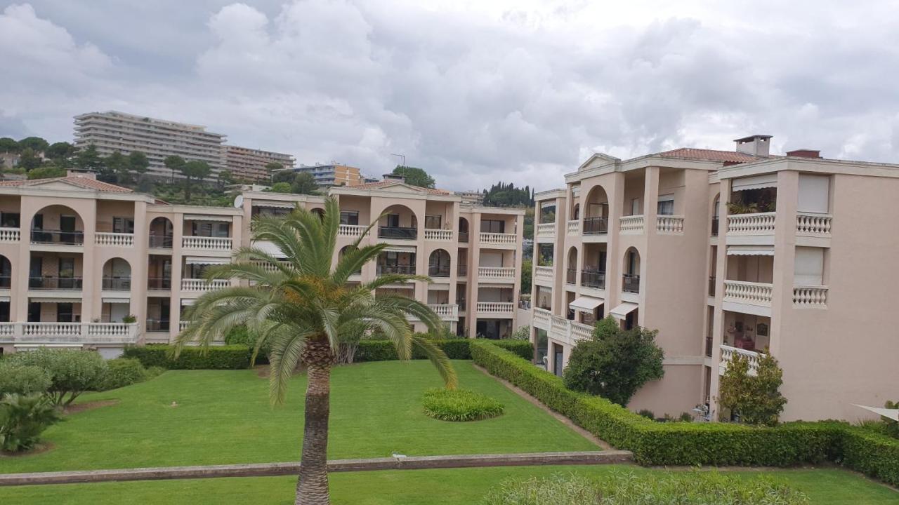 Domaine D'Ahmosis, modern 2 bedrooms refurbished apartment, f3 moderne fraichement rénové Le Cannet Extérieur photo