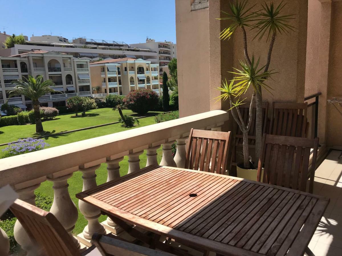 Domaine D'Ahmosis, modern 2 bedrooms refurbished apartment, f3 moderne fraichement rénové Le Cannet Extérieur photo